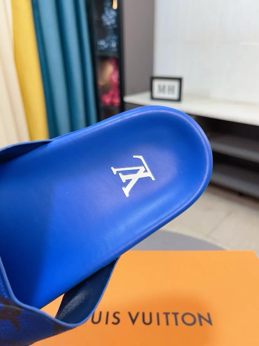 Men's shoes💰300🌹🌹【LV】Multi-color new men's slippers, original quality top version, original special cowhide presbyopia print➕sheepskin on the inside and side, non-slip combination sole, more stable walking, more comfortable and lightweight, high-end and generous, size: 38~44